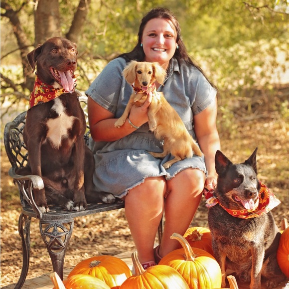 Meet your Posher, Emily - Picture 3 of 3